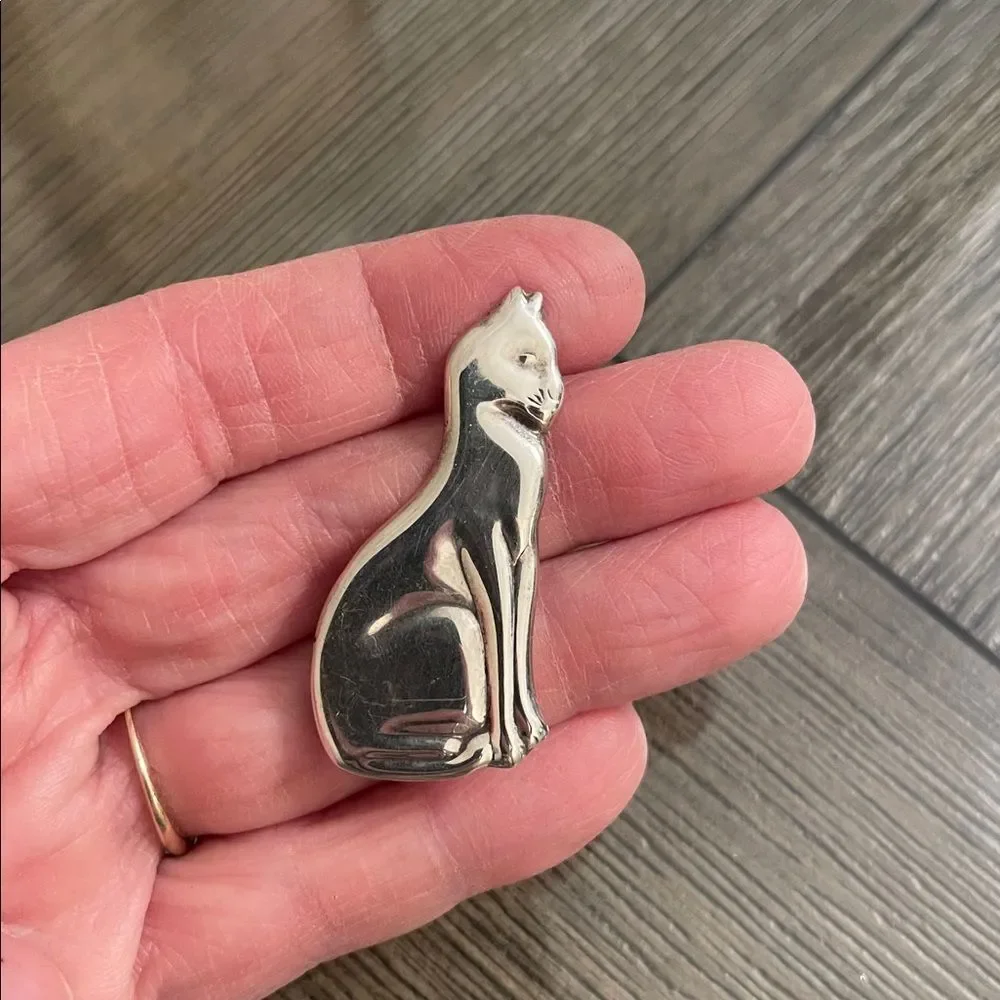 Vintage Sterling Silver Cat Figurine Brooch Sitting Pretty Kitty Cat